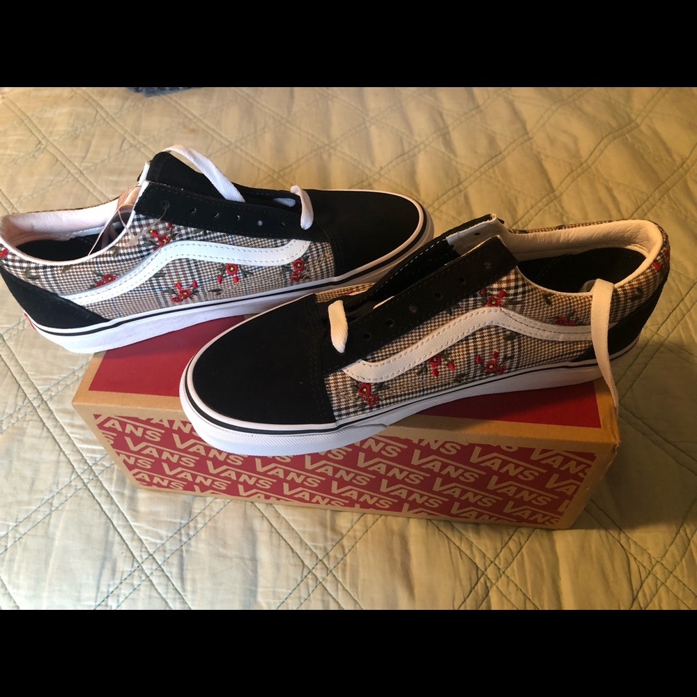 Brand new old Skool Glen Plaid/floral Size 7.5 Women/ Size 6 Men